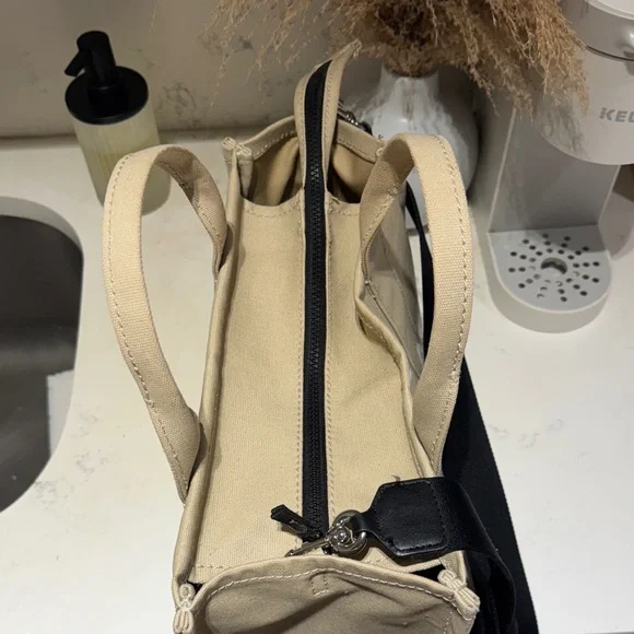 Marc Jacobs Tan Tote Bag - Picture 5 of 8